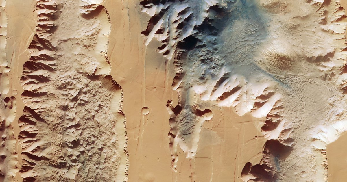 «Шрамы» Марса показали на новых фото
