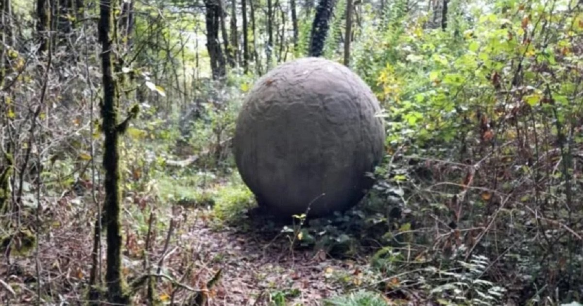В лесах Сочи нашли загадочные металлические шары (фото)